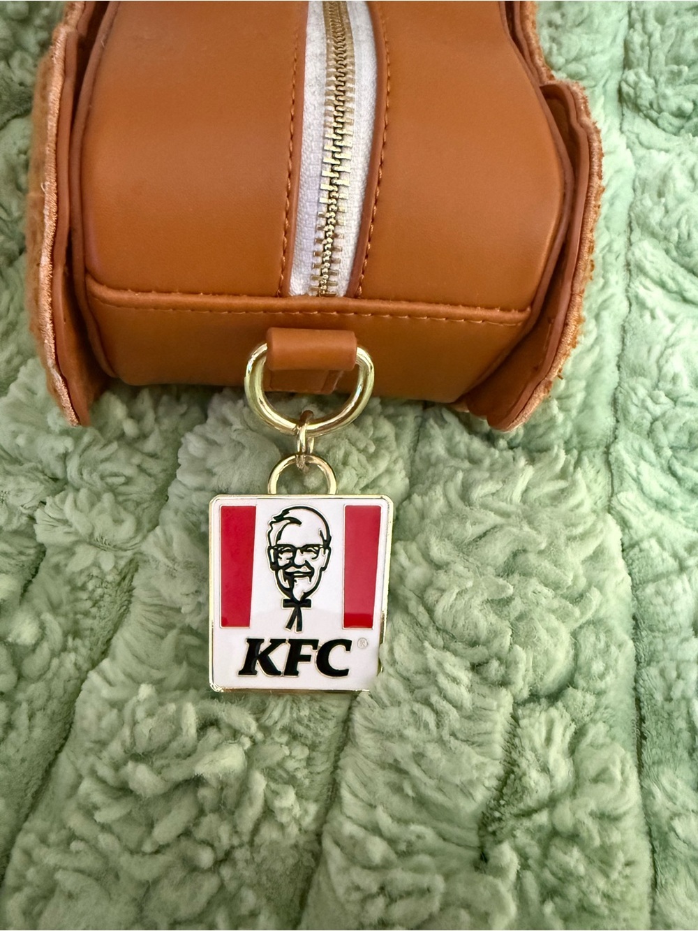 Loungefly KFC Drumstick Crossbody Bag - Picture 7 of 9